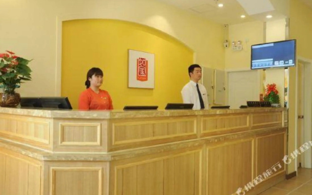 Home Inn (Wuhan Guanggu Avenue Media and Communications College)