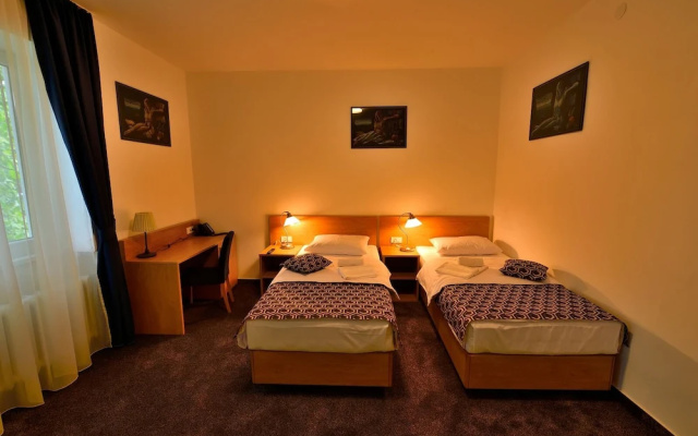 Hotel Dora