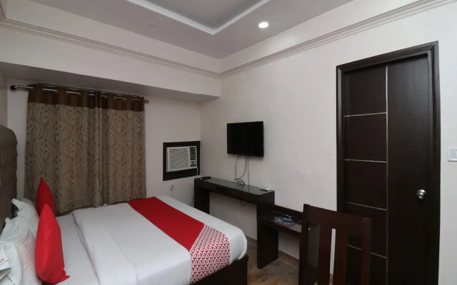 OYO 27802 Hotel Boom Room