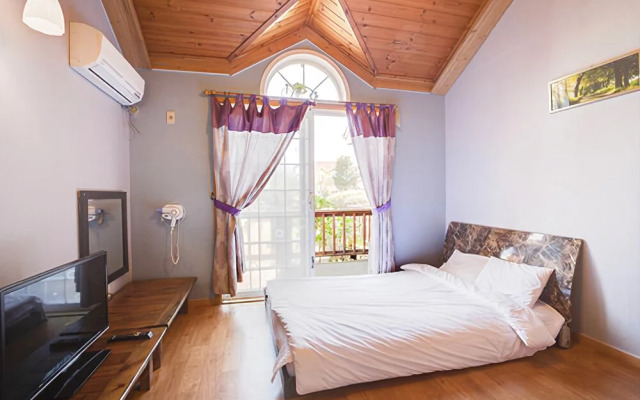 Seogwipoherbal Garden Good House Pension