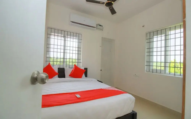 OYO 13943 Home Modern 2BHK Boat House