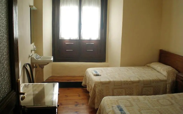 Hostal Paris