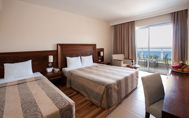 Отель Kirman Leodikya Resort - All Inclusive комната для гостей