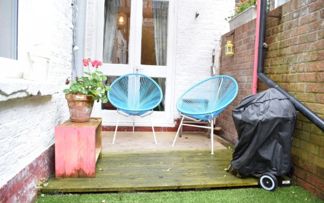 1 Bedroom Garden Flat in Zone 2