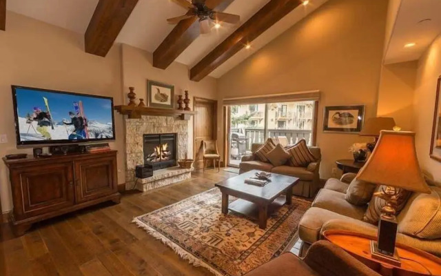 Condo with Onsite Pool & Hot Tub, Free WiFi & Garage Parking by RedAwning