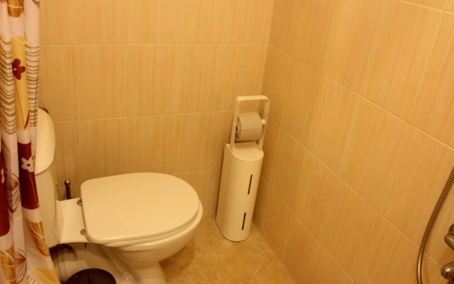 Snug Apartment near Airport and Lake