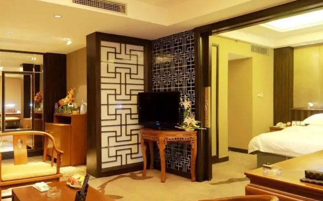Kunming Green Land Hotel