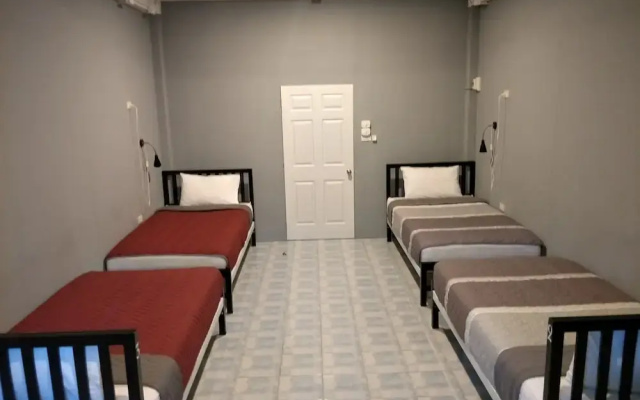 OYO 1147 The Moment Hostel