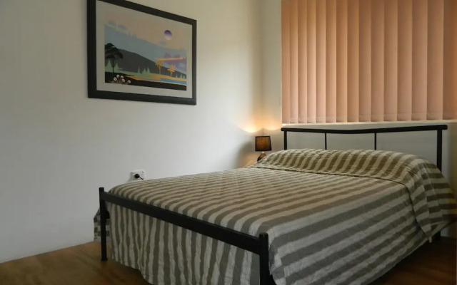 26 Wallis View - Opposite the Lake - 3 Bedroom Apartment