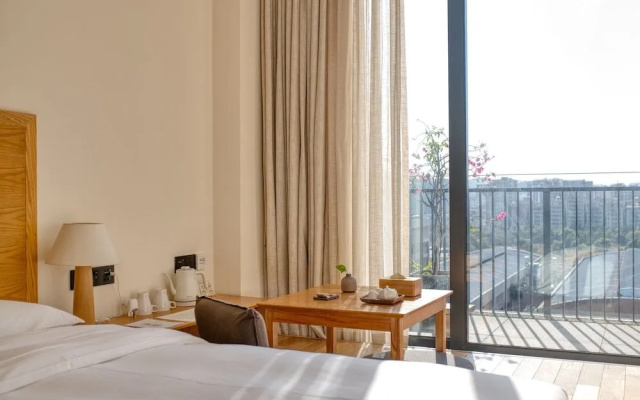 Taihua Wutong Hotel
