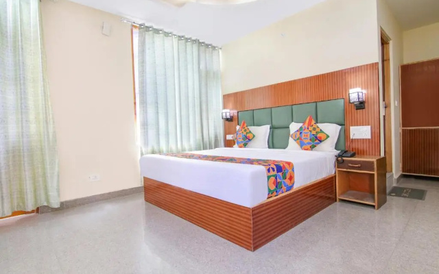 Fabhotel Royal Galaxy