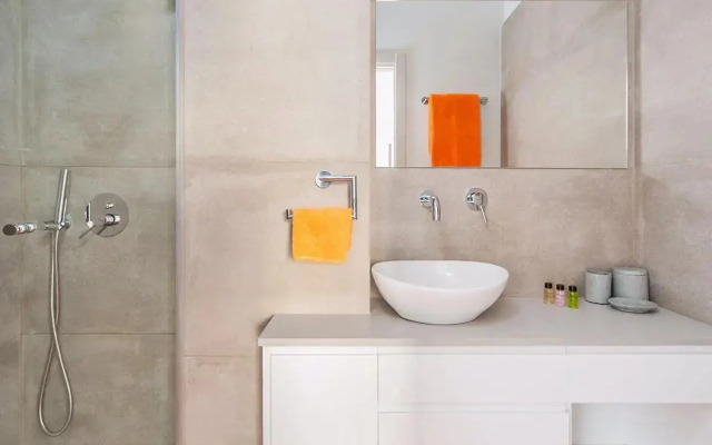 2 Bedroom Frishman Beach