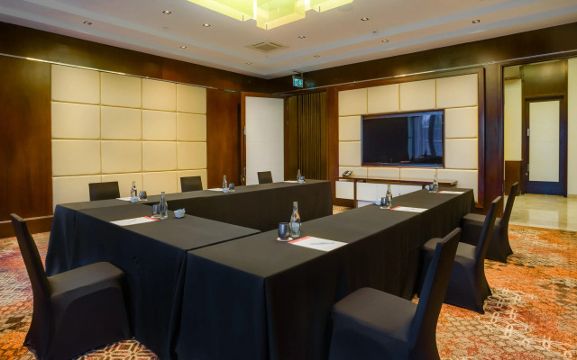 Отель Crowne Plaza Nairobi Airport, an IHG