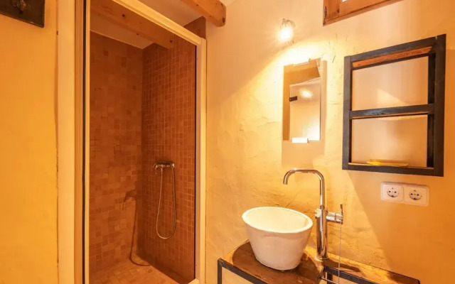 Country House in Buger With Pool & Near Beach