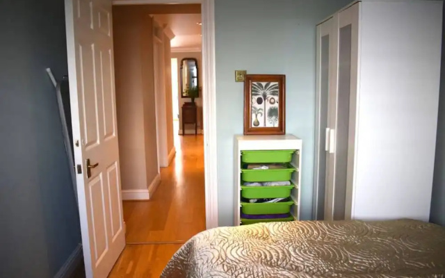 2 Bedroom Apartment In Kilburn
