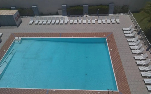 5 min walk from Yumbo! 417
