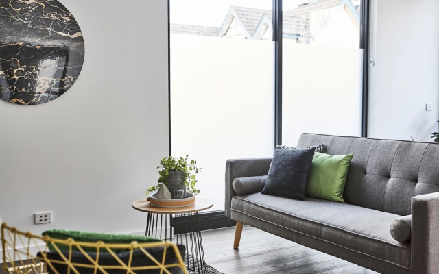 The Marc 201: A Splash of Emerald - Rejuvenate stays