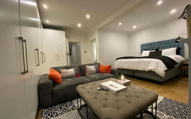 The Orca, Bryanston Entire 4 Bed House
