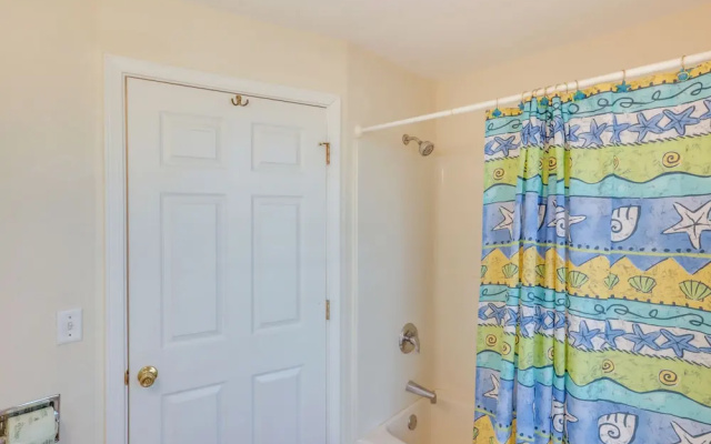 Delafield Vacation Rental Near Lakes & Parks!