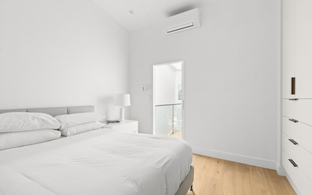 Bright 2 Bed House in Surry Hills