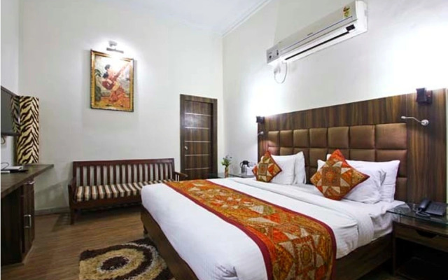 Dolphinn Agra