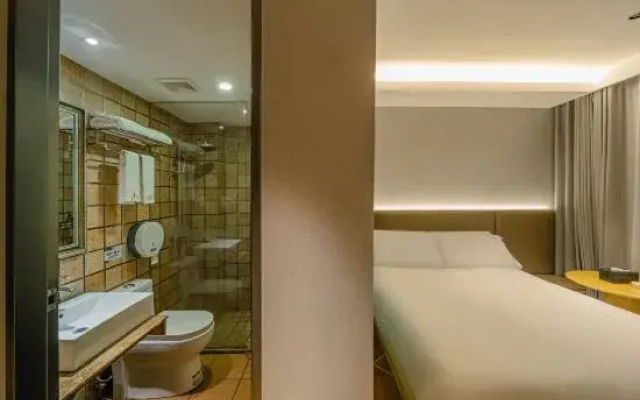 Xinyitian Hotel (Wenzhou Xueshan Road Wuma Street Branch)