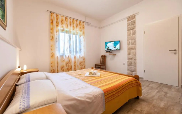 Apartment Ema