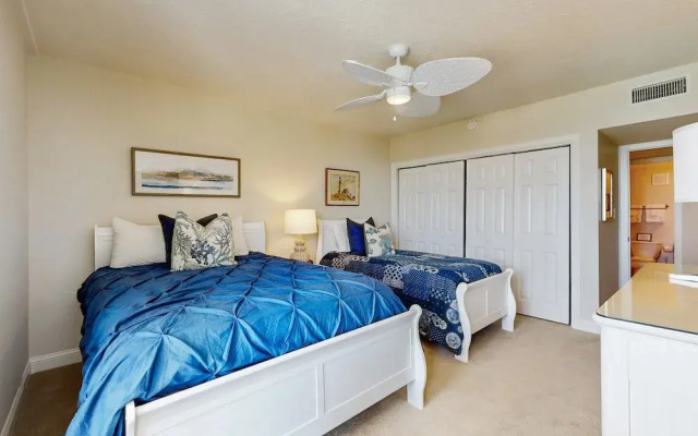 Oceanfront Condo With Washer/dryer, AC & Heated Pool