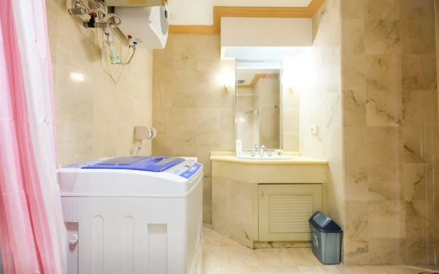 Classic Studio Park Royale Apartment Near Sudirman by Travelio