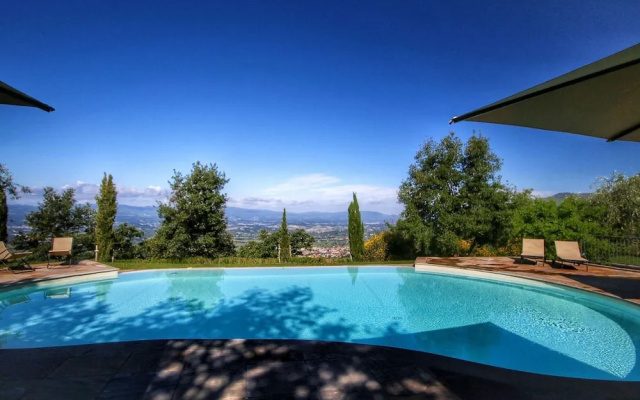 Farmhouse in Loro Ciuffenna With Pool & Garden