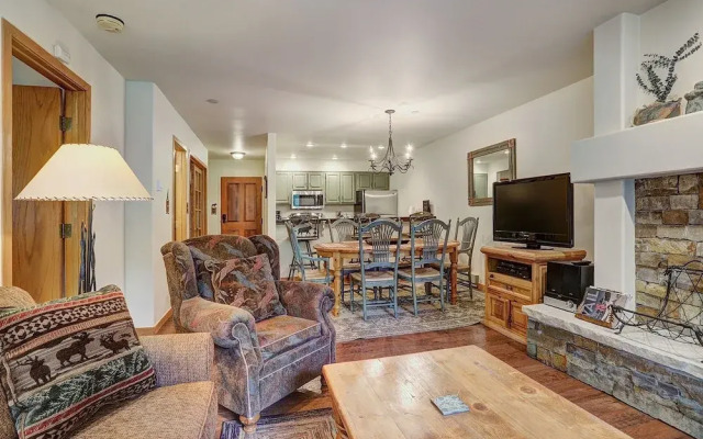 Newly Renovated 2 Bed/ 2 Bath Beaver Creek 2 Bedroom Condo by RedAwning