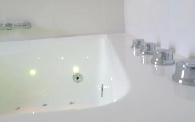 Le 1965 Double Balneo, Confort Et Romantique (Adults Only)