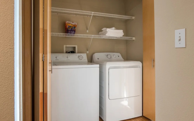 North Loop 1 BR Apt by Frontdesk