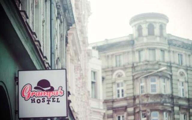 Отель Grampa's Hostel Польша, Вроцлав - 2 отзыва об отеле, цены и фото номеров - забронировать отель Grampa's Hostel онлайн вид на фасад