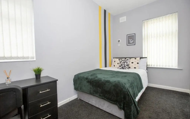 Entire 5 Bed House - Weekly Discounts - By Centre