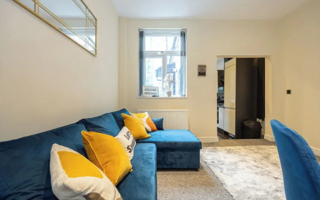 Stunning 3 Bedroom Home in Newcastle-under-lyme With Garden