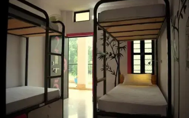 HosteLaVie Varanasi