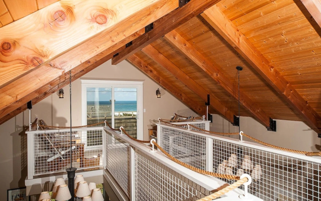The Tides Inn in Lincoln City 4 Br home by RedAwning