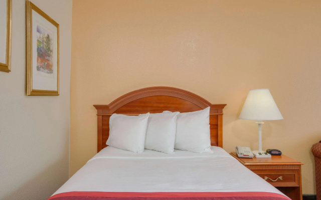 Days Inn by Wyndham Asheville West
