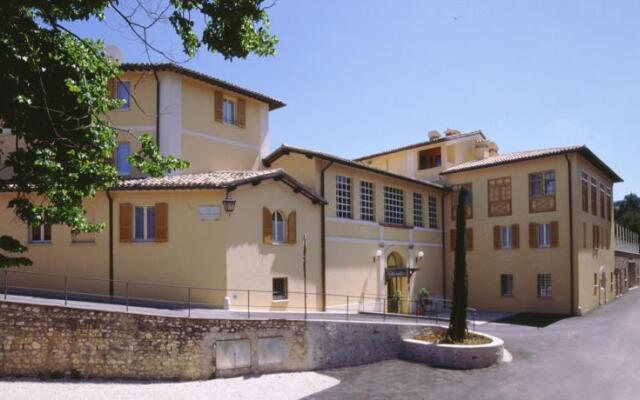 Hotel San Luca Сполето вид на фасад