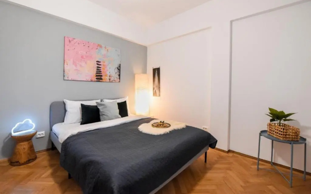 MARBLE & PASTELS - Homey Central Apartment