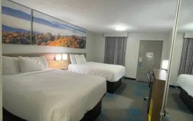 Days Inn by Wyndham Savannah