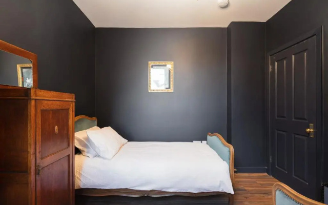 Courcy Road - 7 bedroom - sleeps up to 22