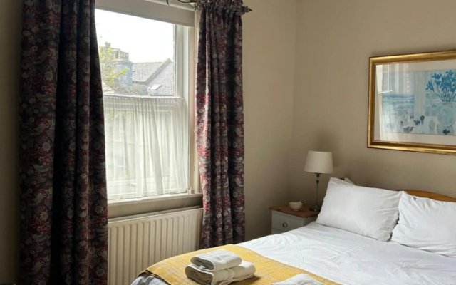 Gyves Guest House