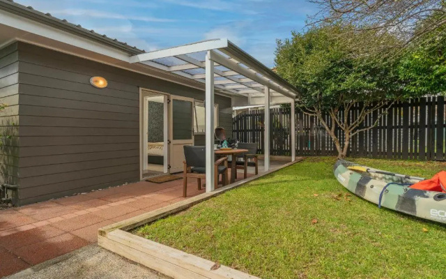 Sunny Days Retreat - Tairua Holiday Home