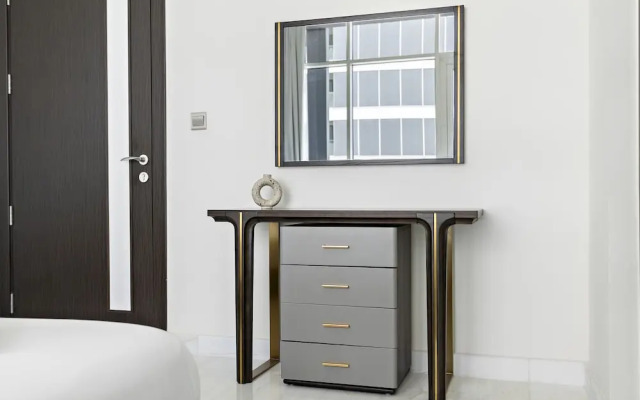 WelHome - Opulent Retreat With Panoramic Cityscape Views