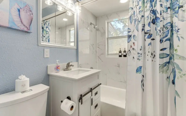 Walk to Beaches & Gulf: Indian Rocks Beach Duplex!
