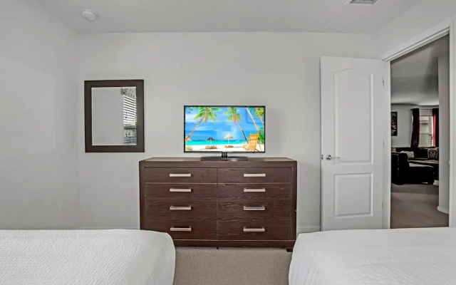 Elegant Villa W/private Pool/spa & Game Room!