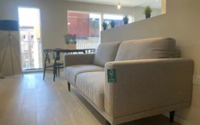 Joyful - 2 Ensuite Flat in M15