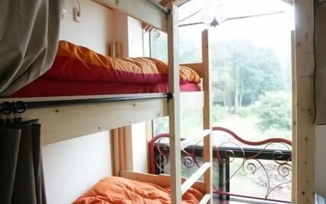 Moncher Guesthouse - Hostel